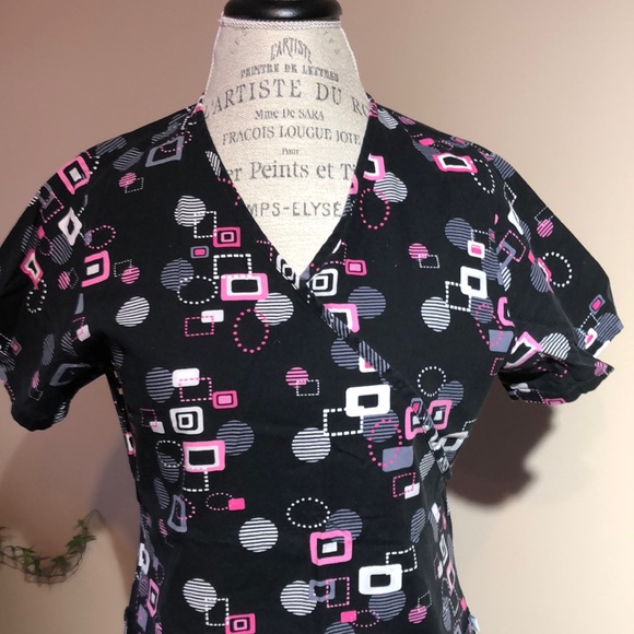 Pink Geometric Pattern Scrub Top - Picture 3 of 6